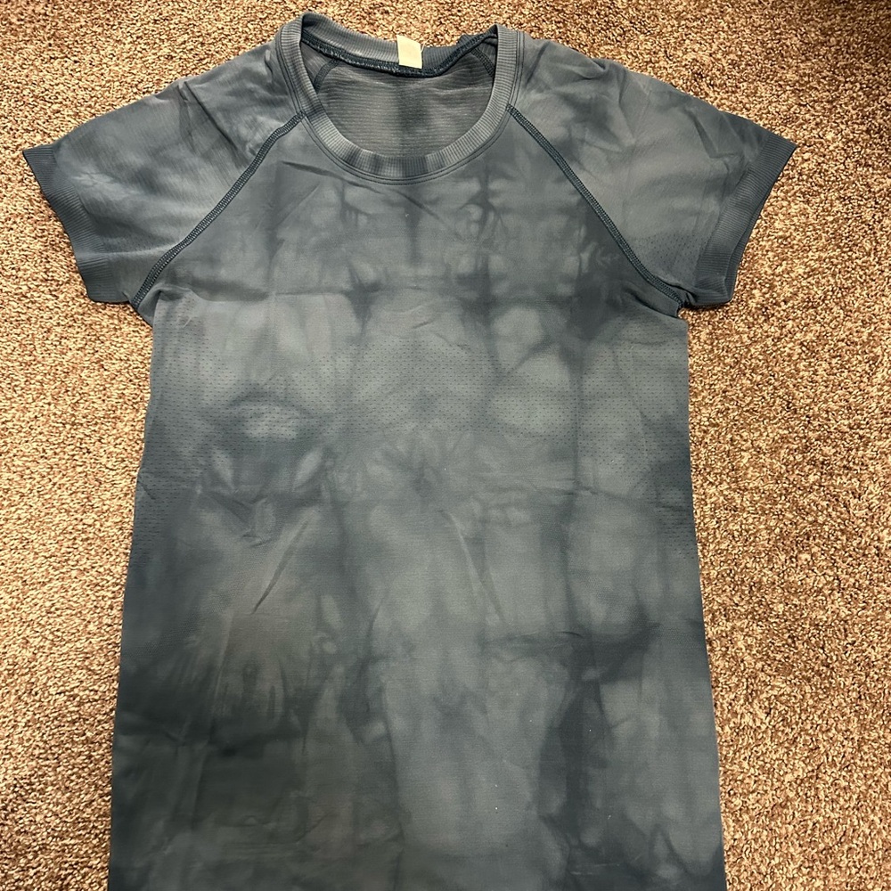 LULULEMON Swiftly Tech Shortsleeve in Blue tie dye